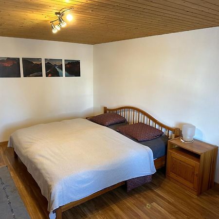 Charmante 3,5 Zimmer Wohnung In Bauernhaus Volketswil Eksteriør bilde