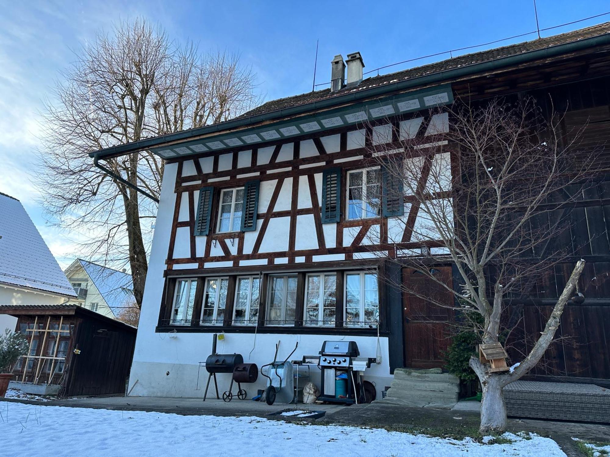 Charmante 3,5 Zimmer Wohnung In Bauernhaus Volketswil Eksteriør bilde